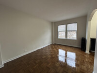 559 W Cornelia Ave, Unit 501 in Chicago, IL - Foto de edificio - Building Photo