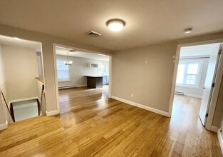 114 Buttonwood St, Unit 3 in Boston, MA - Building Photo - Building Photo