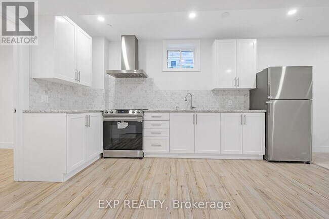24 Sikura Cir in Aurora, ON - Building Photo - Building Photo