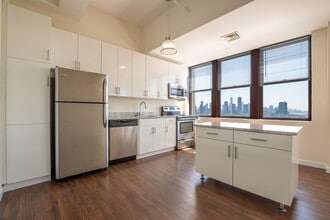 20 Beacon Way in Jersey City, NJ - Building Photo - Building Photo