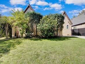 203 S Stanley Dr in Beverly Hills, CA - Foto de edificio - Building Photo