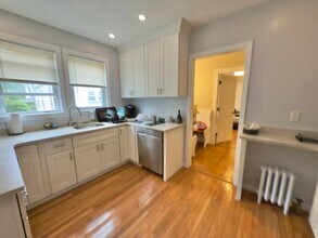 78 Hunnewell Ave in Boston, MA - Building Photo - Building Photo