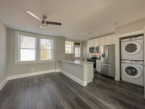 7505 Pershing Ave, Unit 2E in University City, MO - Foto de edificio - Building Photo