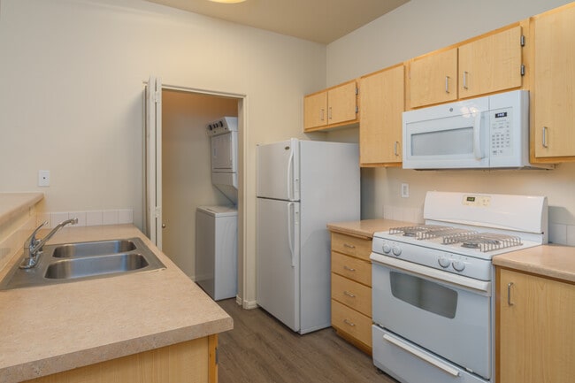 Eaglewood in Woodland, CA - Building Photo - Interior Photo