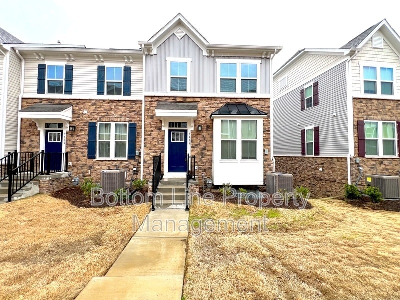 9416 Mallard Mls Dr in Charlotte, NC - Building Photo