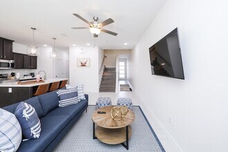 9902 Bijan Dr in Laredo, TX - Foto de edificio - Building Photo