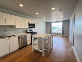 250 Meridian St, Unit 204 in Boston, MA - Building Photo