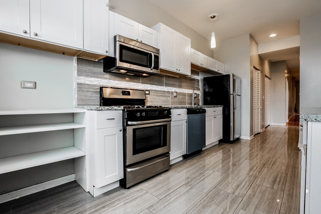 5711 S Calumet Ave in Chicago, IL - Building Photo