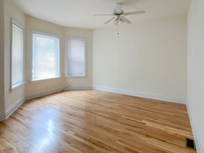 3818 N Sheffield Ave, Unit 1 in Chicago, IL - Building Photo - Building Photo
