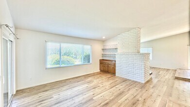 346 Spanish Spur in Fallbrook, CA - Building Photo - Building Photo