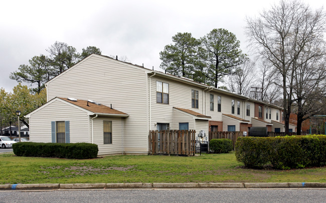 Denbigh Trace Apartments in Newport News, VA - Building Photo - Building Photo