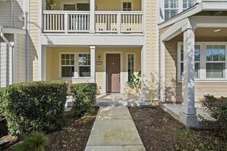 394 Circuit Wy in Mountain View, CA - Building Photo - Building Photo