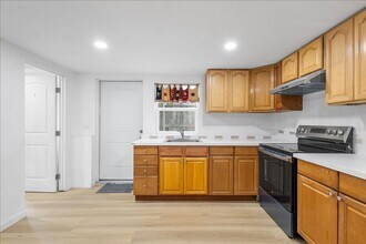 2246 Encinal Ave in Alameda, CA - Building Photo - Building Photo