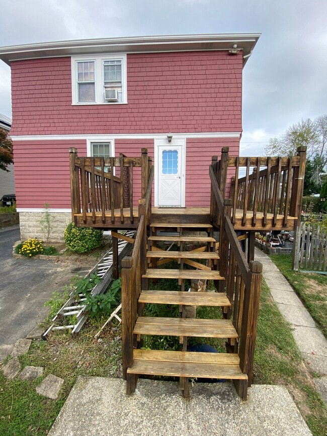 51 Buckthorne Ave, Unit Apartment 2 in Riverside, RI - Building Photo - Building Photo