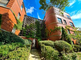 7425 N Sheridan Rd in Chicago, IL - Building Photo