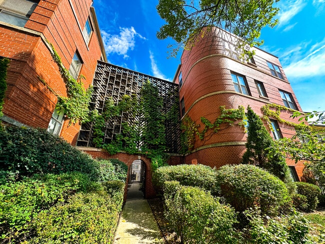 property at 7425 N Sheridan Rd