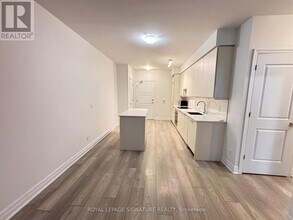 36 Elm Dr W in Mississauga, ON - Building Photo - Building Photo