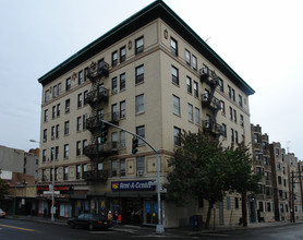 490 S Broadway in Yonkers, NY - Foto de edificio - Building Photo