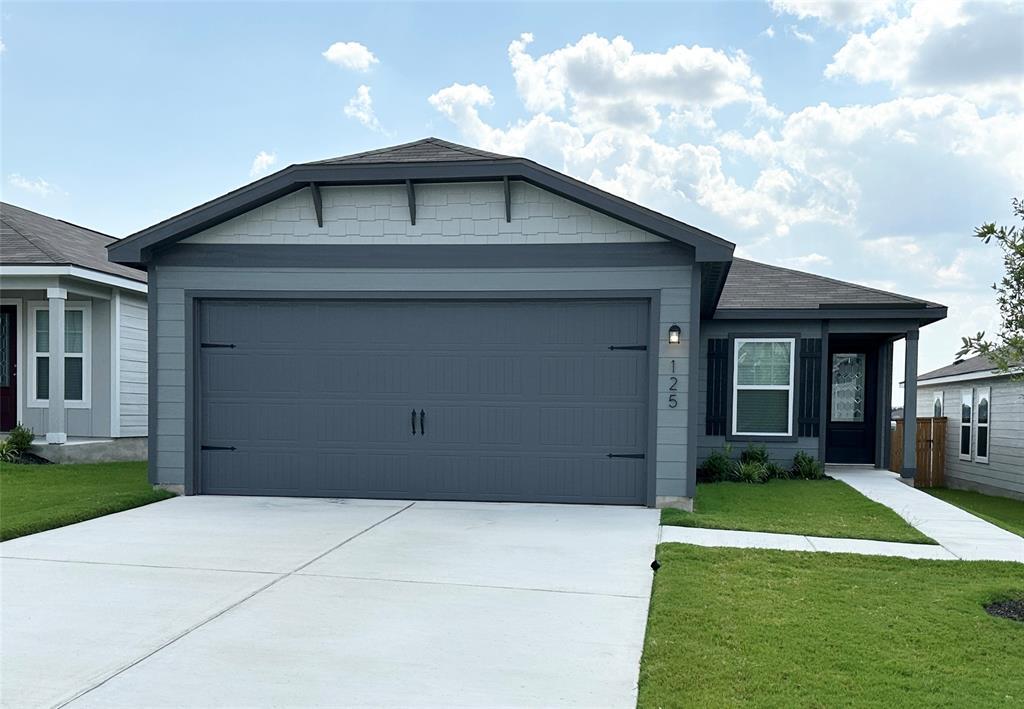 125 Morrison Dr in Jarrell, TX - Foto de edificio