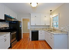 155 Benton Ave in Wayzata, MN - Building Photo - Building Photo