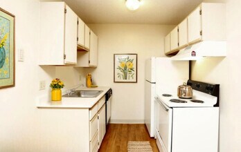 Harbour Cove Apartments in Cincinnati, OH - Building Photo - Building Photo