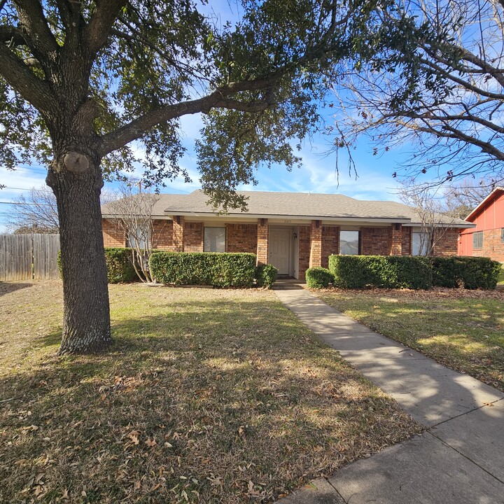 7435 Oakmore Dr in Dallas, TX - Building Photo