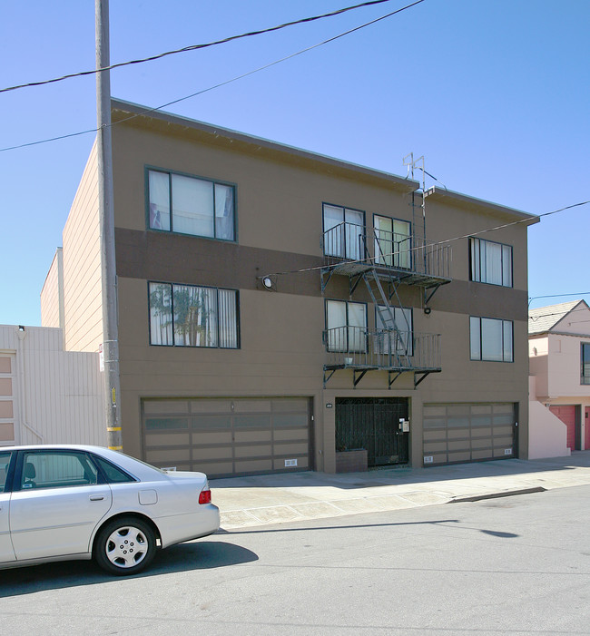 4725 Irving St in San Francisco, CA - Foto de edificio - Building Photo