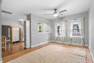 2424 SE Yamhill St in Portland, OR - Building Photo - Building Photo