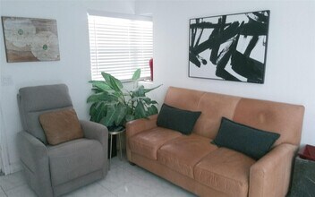 307 Saxony Dr in Delray Beach, FL - Building Photo - Building Photo