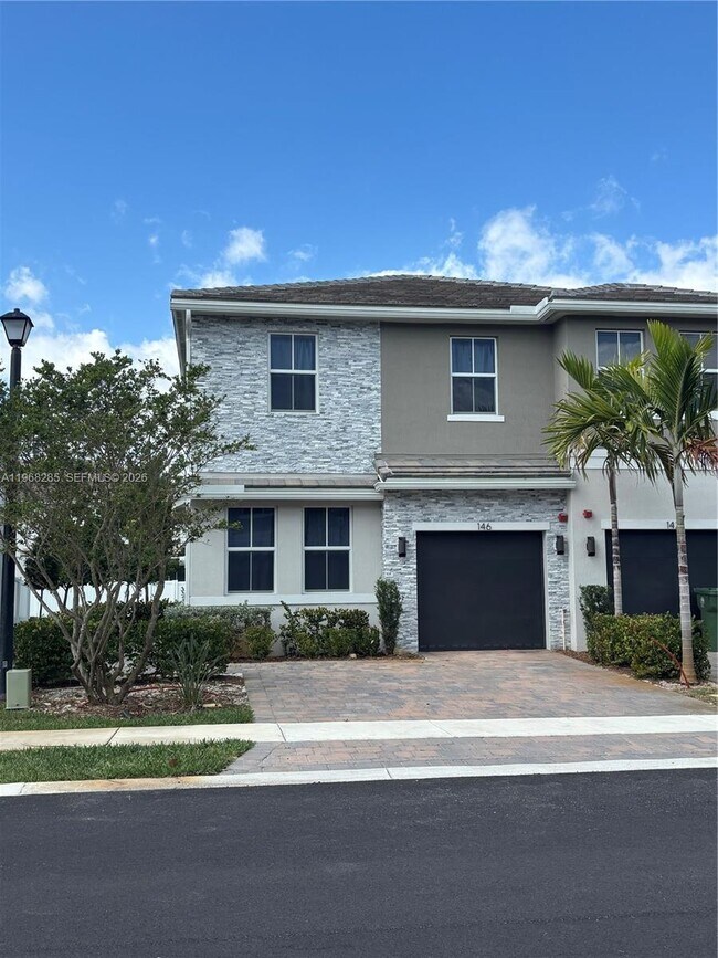 146 SW 170th Ave in Pembroke Pines, FL - Building Photo - Building Photo