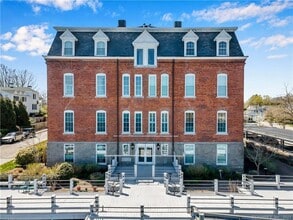 25 Orchard St in Stonington, CT - Building Photo - Building Photo