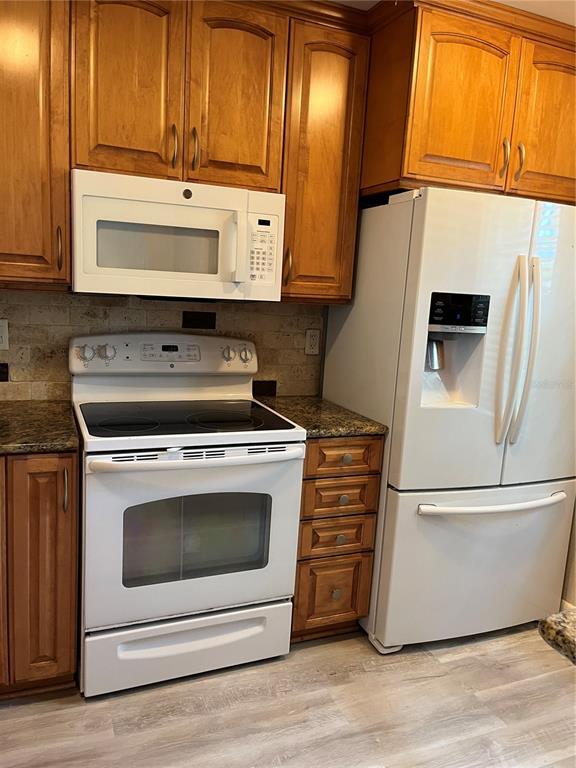 3160 Highlands Blvd in Palm Harbor, FL - Foto de edificio - Building Photo