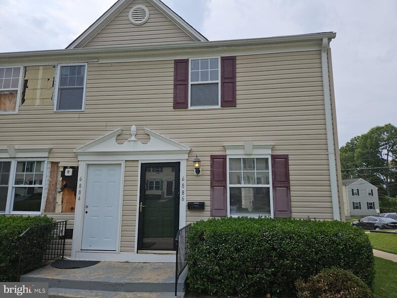 6886 Hawthorne St in Hyattsville, MD - Building Photo