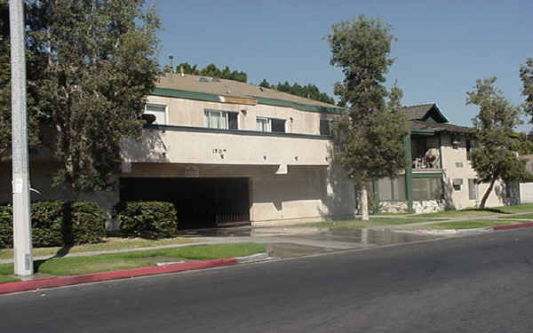 1503-1515 E Benmore Ln in Anaheim, CA - Building Photo