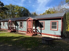 146 Mormon Hollow Rd in Wendell, MA - Building Photo