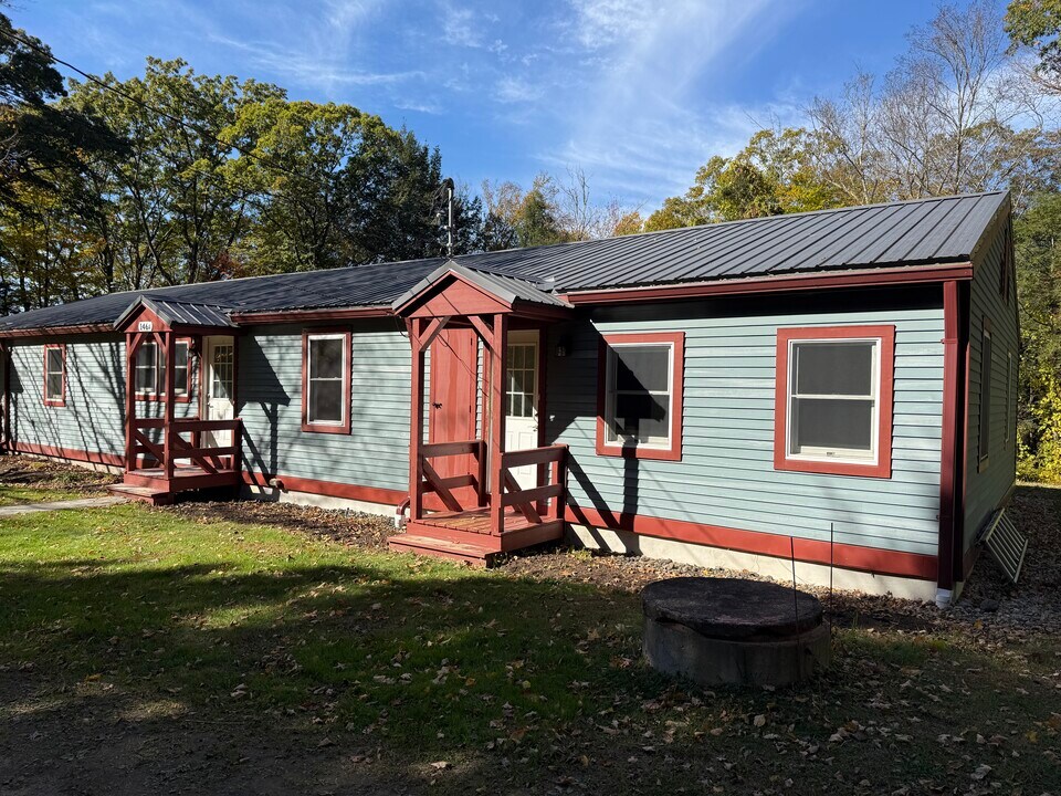 146 Mormon Hollow Rd in Wendell, MA - Building Photo