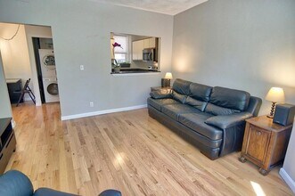 1407 Commonwealth Ave, Unit 301 in Brighton, MA - Building Photo - Building Photo
