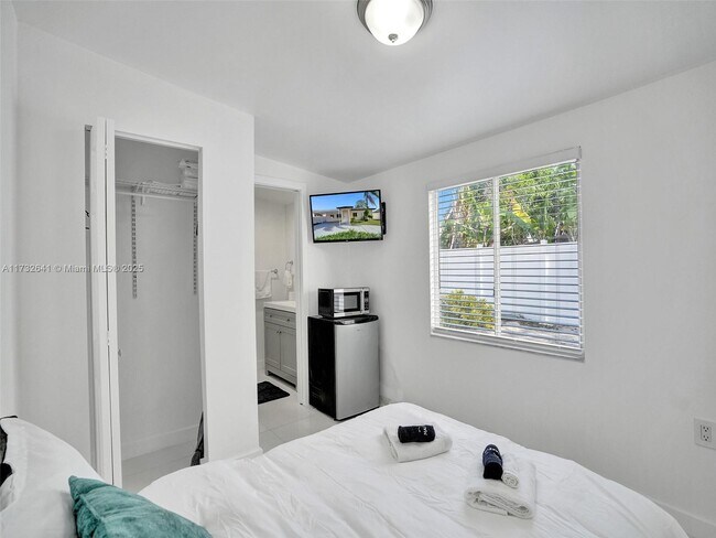 12031 NW 5th Ave-Unit -2 in Miami, FL - Building Photo - Building Photo