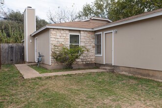 2304 Rachael Ct in Austin, TX - Foto de edificio - Building Photo