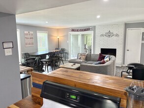 1105 Glade St, Unit SI ID1328055P in College Station, TX - Building Photo - Building Photo