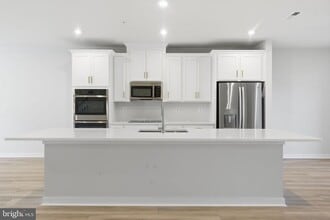 2136 Glacier Rd in Herndon, VA - Building Photo - Building Photo