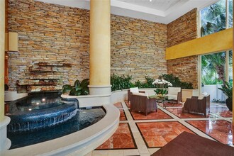 20281 E Country Club Dr in Aventura, FL - Building Photo - Building Photo