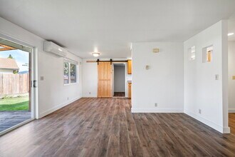 872 W N St in Springfield, OR - Building Photo - Building Photo