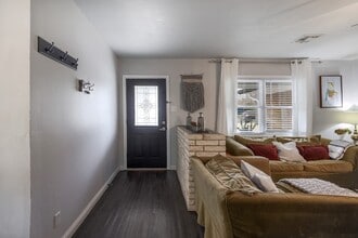 6004 Libyan Dr in Austin, TX - Foto de edificio - Building Photo