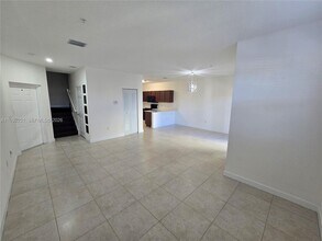 260 NW 109th Ave in Miami, FL - Foto de edificio - Building Photo