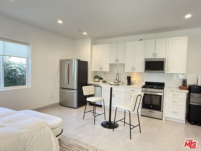 834 S Shenandoah St in Los Angeles, CA - Building Photo - Building Photo