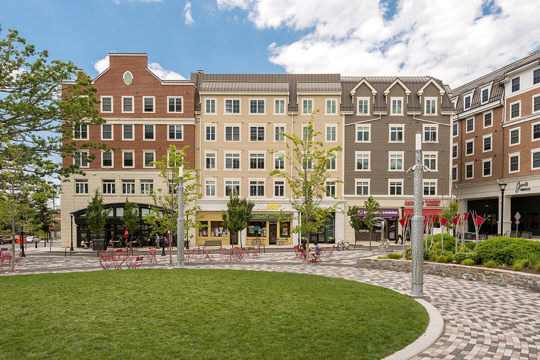 The Oaks on The Square in Storrs, CT - Building Photo