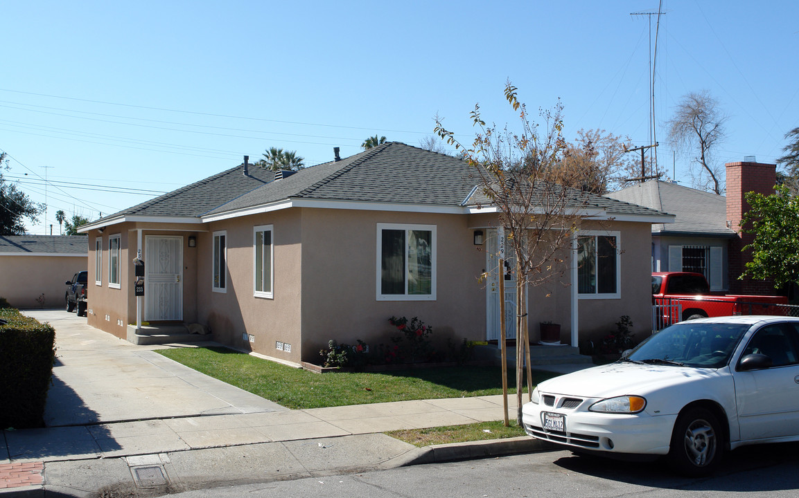 233 Magnolia Ave in San Bernardino, CA - Foto de edificio