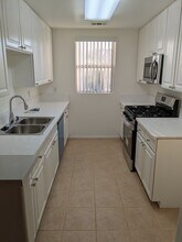 10201 Remmet Ave in Chatsworth, CA - Foto de edificio - Building Photo