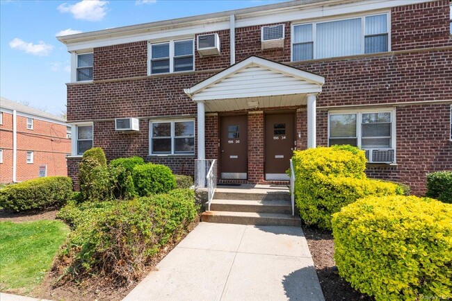 196-36 Pompeii Ave in Queens, NY - Building Photo - Building Photo